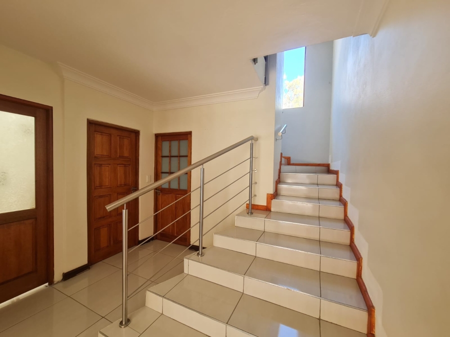 To Let 5 Bedroom Property for Rent in Eagles Landing North West